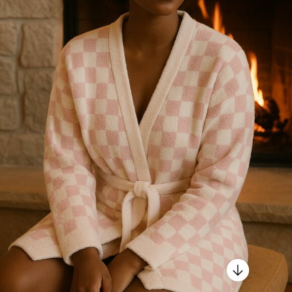 #167 ROBE PINK GREAT GIFT FOR HOLIDAY SHOPPING!! - Picture 1 of 3